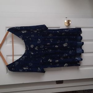 Torrid blouse size 1, blue with white flowers